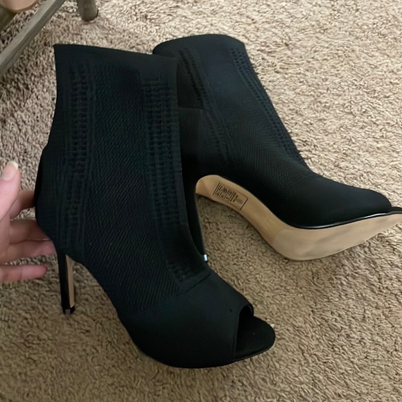 Black heeled ankle boots - Picture 1 of 1